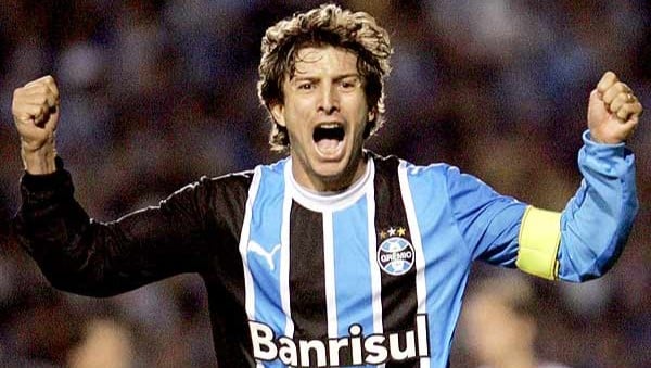 Na torcida pelo Grêmio, Tcheco compara Couto Pereira ao Olímpico: ‘gigante de concreto’