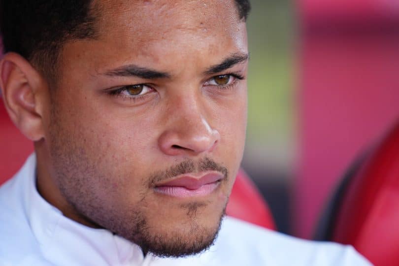 Hora de recomeçar? Vitor Roque pode ganhar mais espaço no Barcelona com Flick