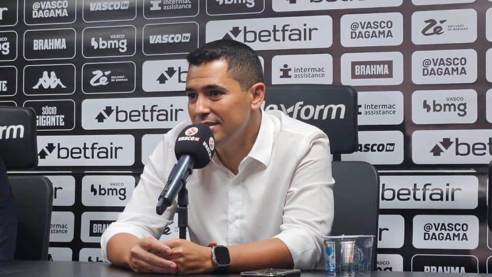 Mesmo com otimismo por Coutinho, Pedro Martins mantém pés no chão no Vasco