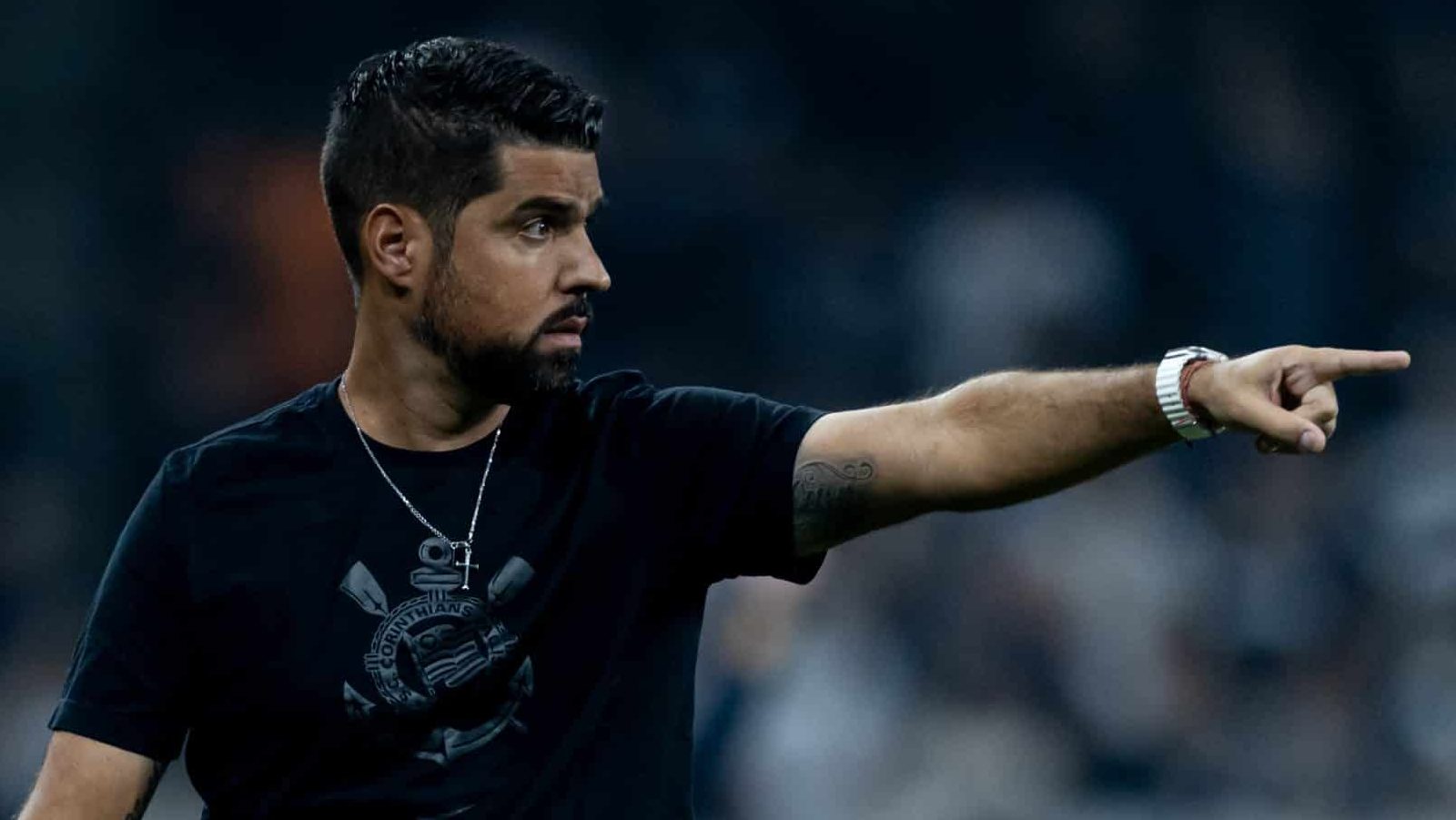 &lsquo;Esperavam 10 a 0?&rsquo;: Ant&oacute;nio Oliveira se irrita com quest&otilde;es ap&oacute;s vit&oacute;ria do Corinthians