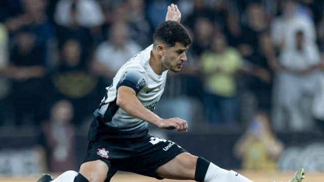 X&ocirc;, concorr&ecirc;ncia? Palacios mira volta, mas Hugo &eacute; o titular absoluto do Corinthians