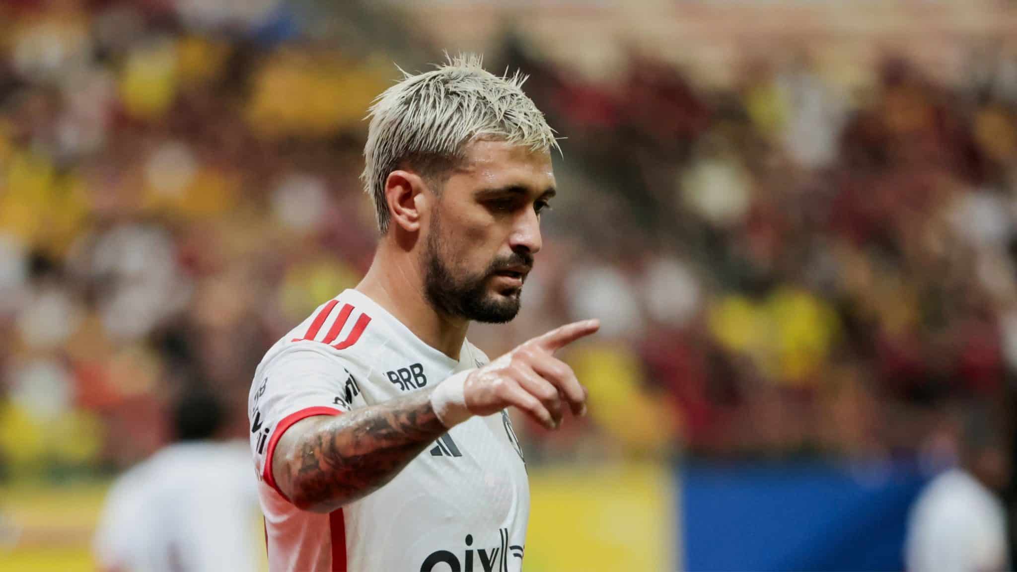 Linha baixa &eacute; fraqueza do Flamengo, que teve mais sorte que ju&iacute;zo contra o Amazonas