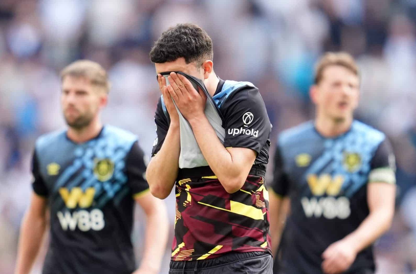 Burnley &eacute; rebaixado oficialmente na Premier League; Luton Town deve ser o pr&oacute;ximo