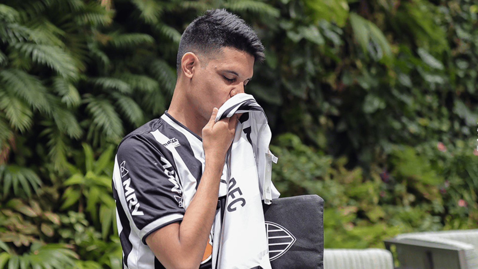 Venezuelano apaixonado pelo Atl&eacute;tico-MG perdeu at&eacute; emprego para ver Hulk e companhia