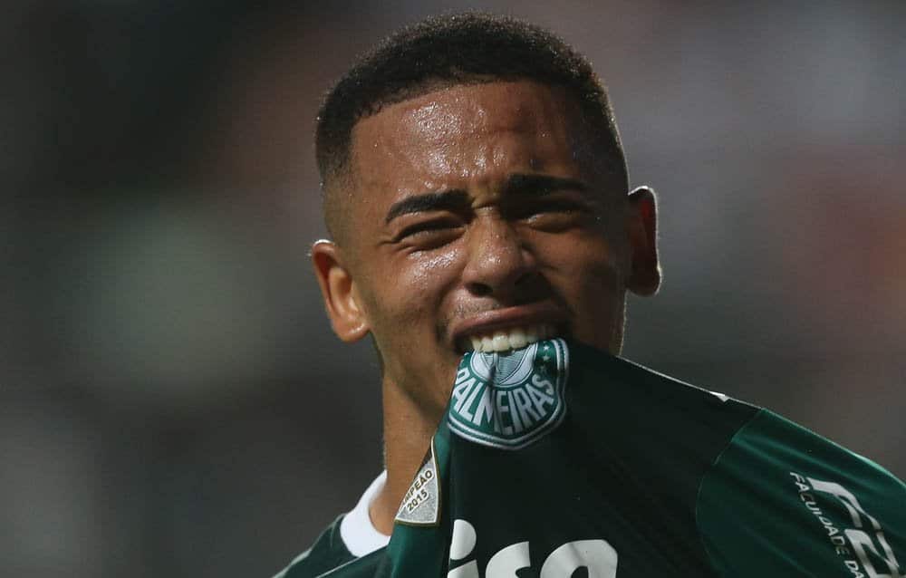 Gabriel Jesus comemora gol pelo Palmeiras (Foto: Icon sport)