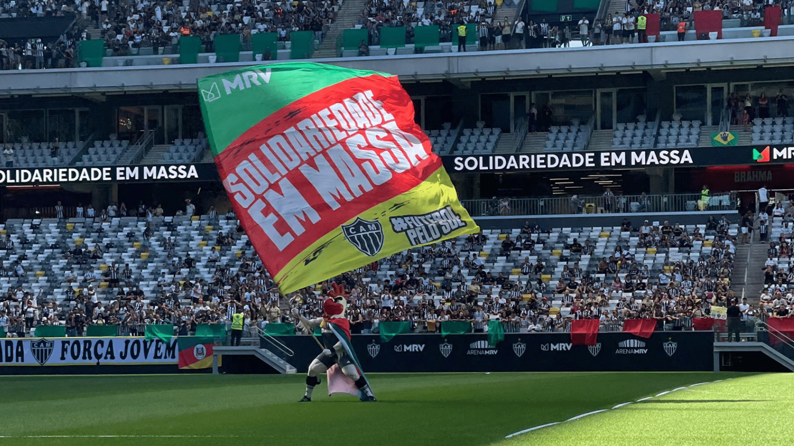 Em gesto &uacute;nico, Atl&eacute;tico-MG abra&ccedil;a o Rio Grande do Sul em treino aberto na Arena MRV