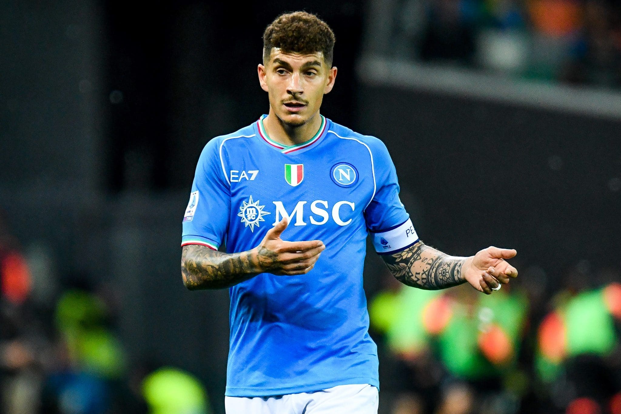 Napoli confronta empres&aacute;rio de Di Lorenzo e nega sa&iacute;da do capit&atilde;o