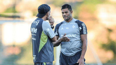 &lsquo;Tem tudo para virar &iacute;dolo&rsquo;: Assim como a torcida, Hulk est&aacute; militizado no Atl&eacute;tico-MG