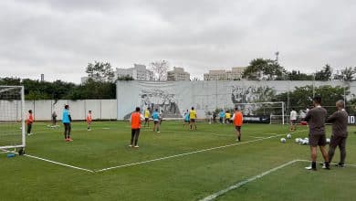 Gr&ecirc;mio retoma treinamentos no CT Joaquim Grava, do Corinthians