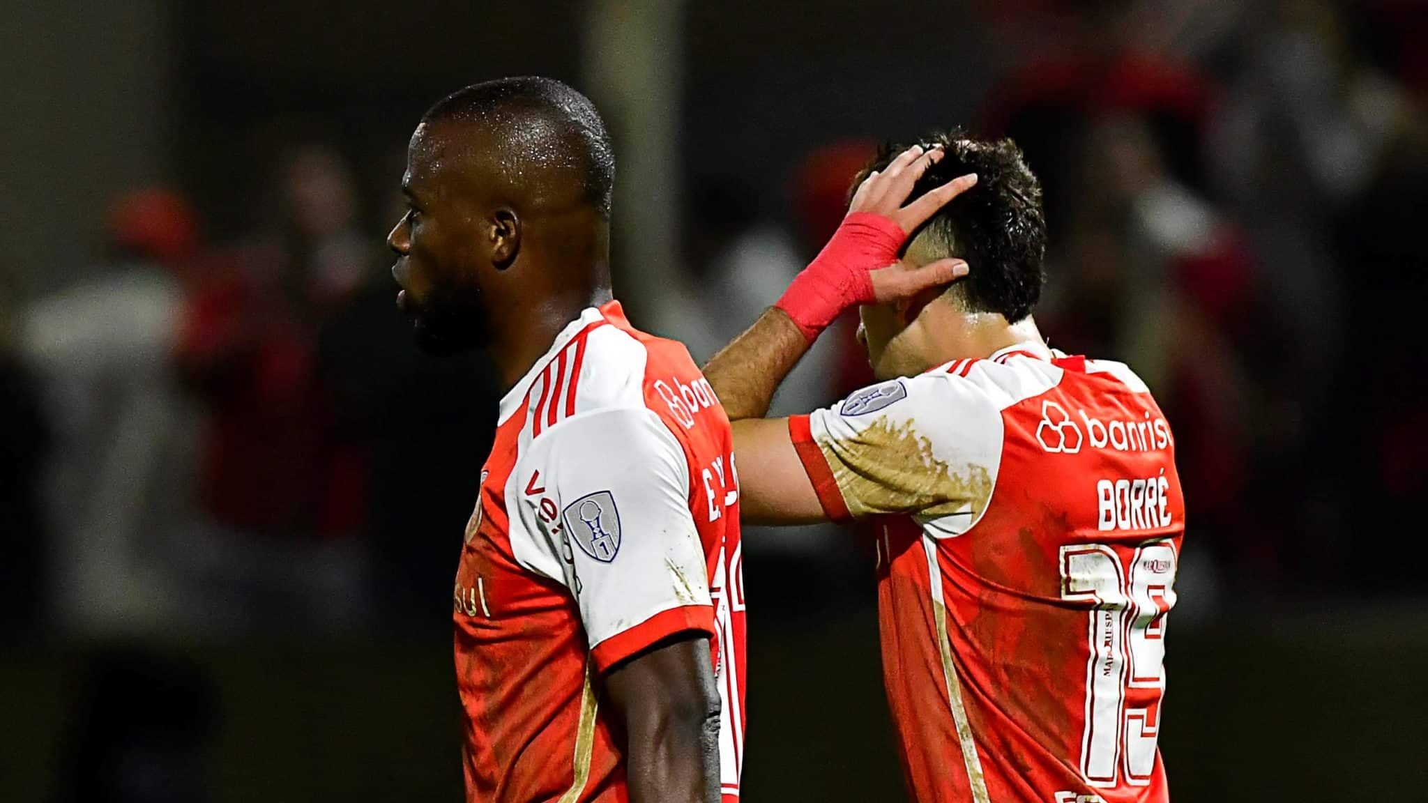 Apag&atilde;o faz Internacional levar virada do Belgrano e se complicar na Sul-Americana