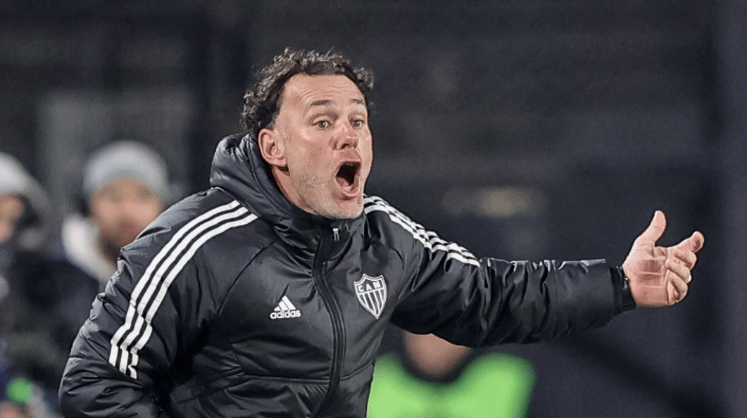 Milito admite Atl&eacute;tico-MG abaixo, e quer fazer derrota para o Pe&ntilde;arol um aprendizado