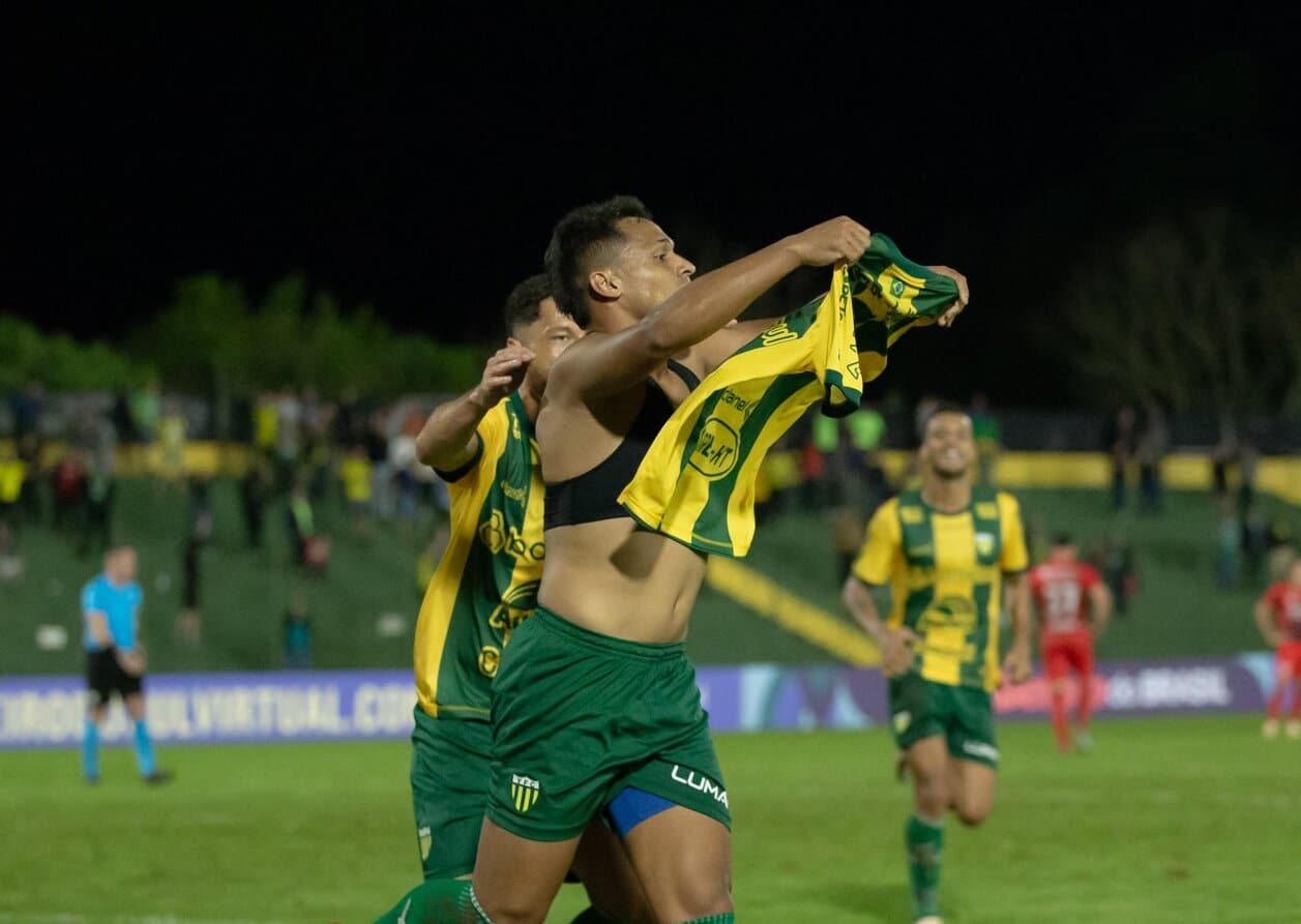Copa do Brasil: Athletico toma virada do Ypiranga e RB Bragantino empata com o Sousa