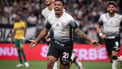 Substitui&ccedil;&atilde;o improv&aacute;vel salva Corinthians de derrota, mas mant&eacute;m Ant&oacute;nio Oliveira pressionado
