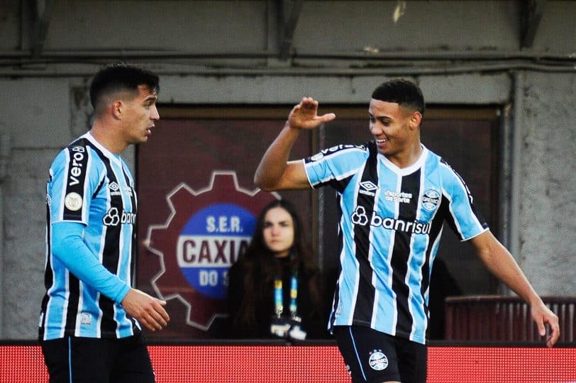 No duelo dos desesperados, Grêmio espanta zica e afunda ainda mais o Fluminense