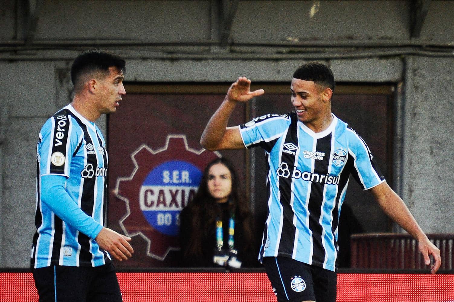 No duelo dos desesperados, Gr&ecirc;mio espanta zica e afunda ainda mais o Fluminense