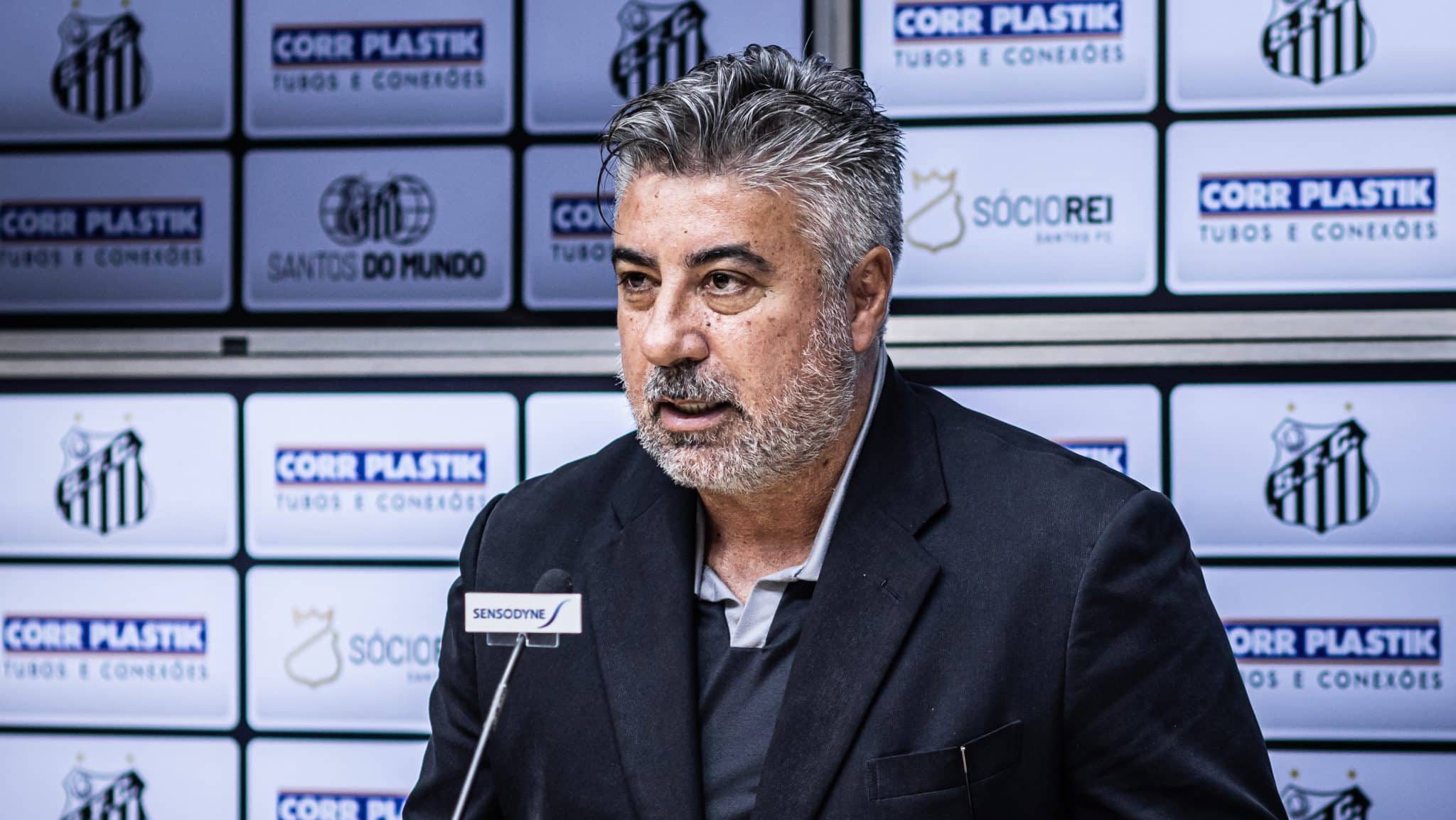 Gallo pede para elenco do Santos n&atilde;o cair nas armadilhas do sucesso ou do fracasso