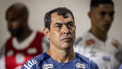 Ap&oacute;s derrota para o Botafogo-SP, Carille quer sabedoria no Santos para voltar a vencer