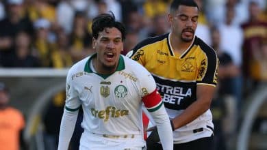 Palmeiras vence valente Crici&uacute;ma &ndash; mas n&atilde;o convence &ndash; e cola nos l&iacute;deres do Brasileir&atilde;o