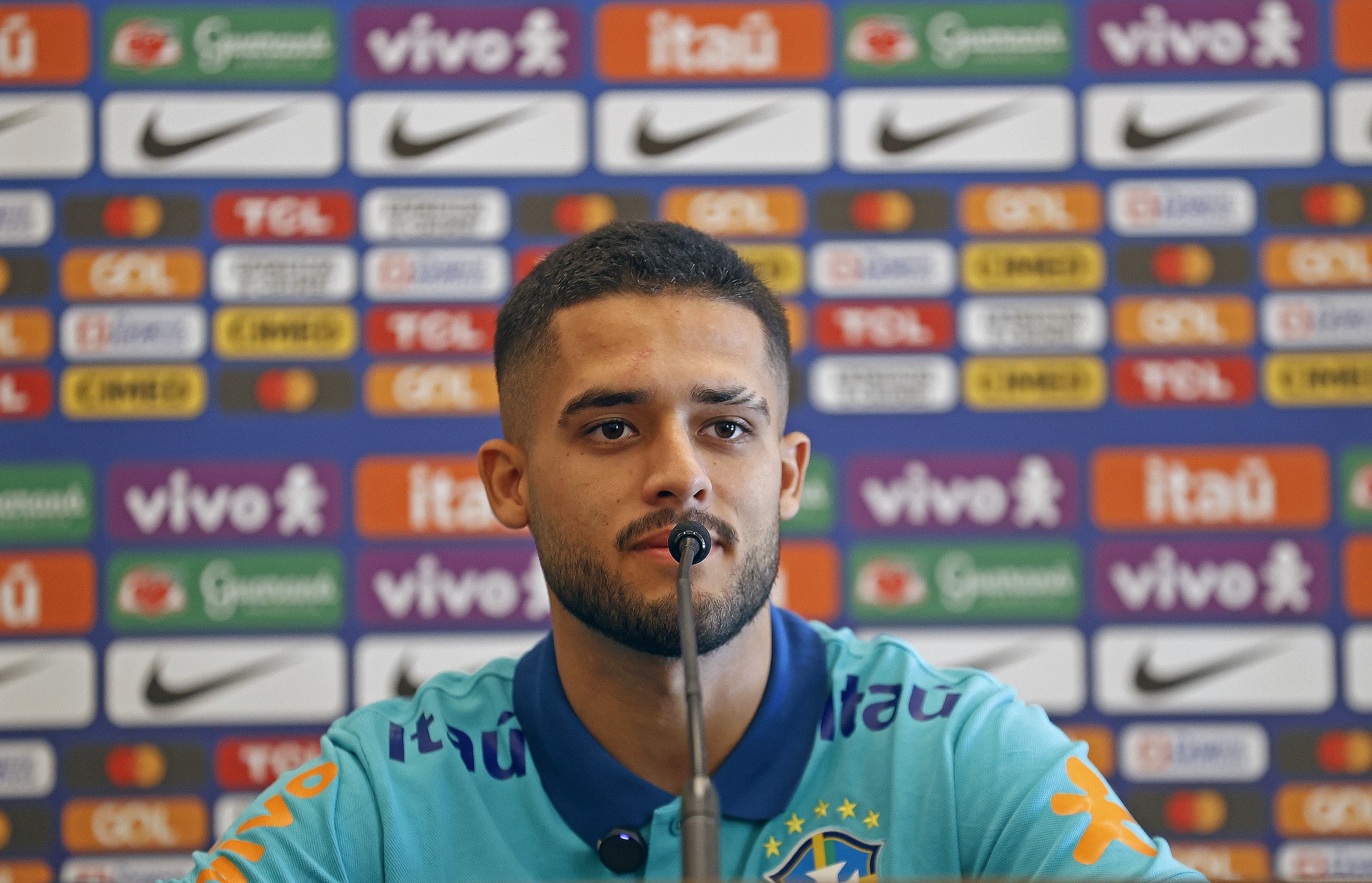 O que a CBF diz sobre pol&ecirc;mica do cabelo rosa de Yan Couto na Sele&ccedil;&atilde;o