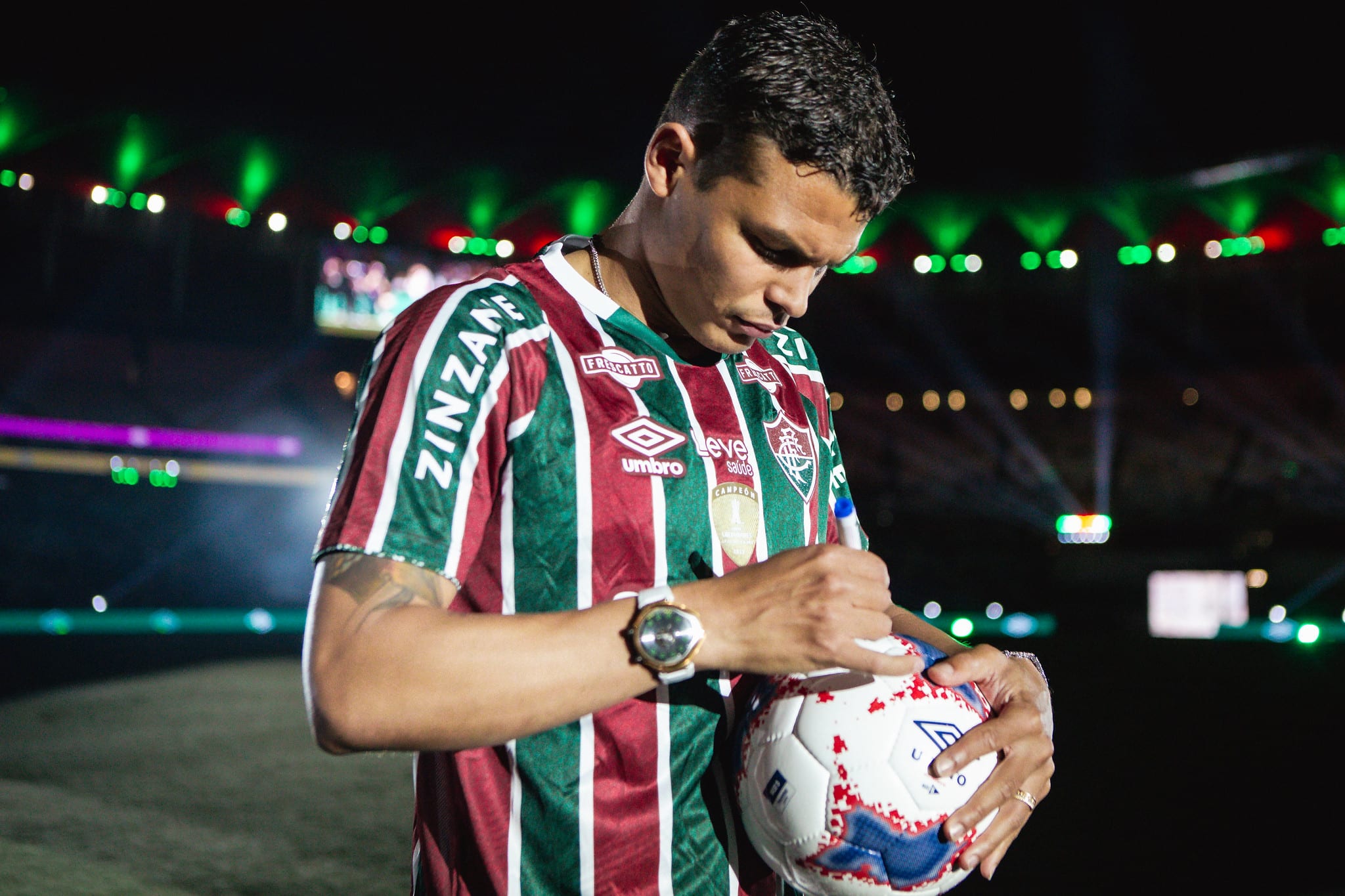 Volta ao Fluminense demorou mais do que os tricolores desejavam, mas foi do jeito que Thiago Silva sonhou - Foto: LUCAS MER&Ccedil;ON /FLUMINENSE FC