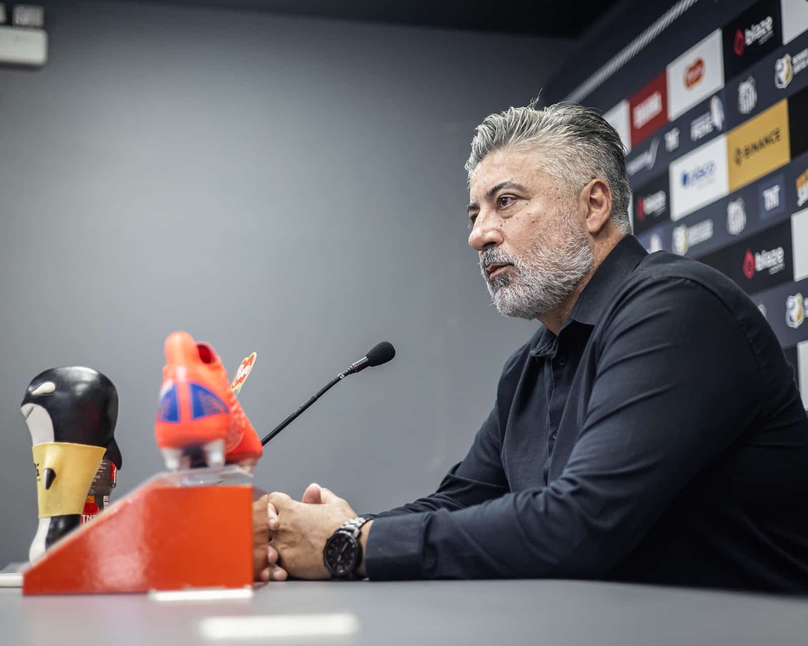 Em meio &agrave; crise no Santos, Gallo diz que rescis&otilde;es s&atilde;o &lsquo;naturais&rsquo; e cobra refor&ccedil;o: &lsquo;Muito pouco pelo que se espera dele&rsquo;