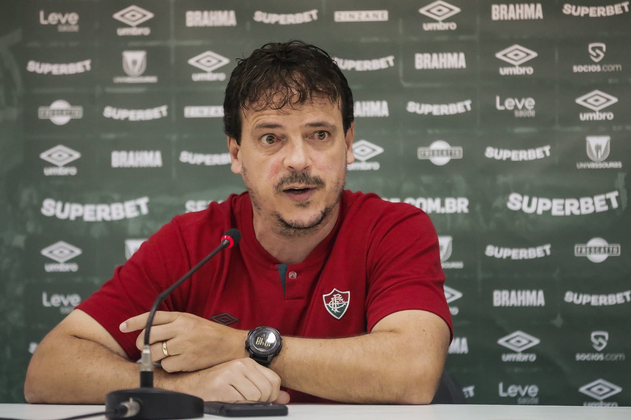 Diniz admite preocupa&ccedil;&atilde;o com o Fluminense de 2024: &lsquo;O culpado sou eu&rsquo;