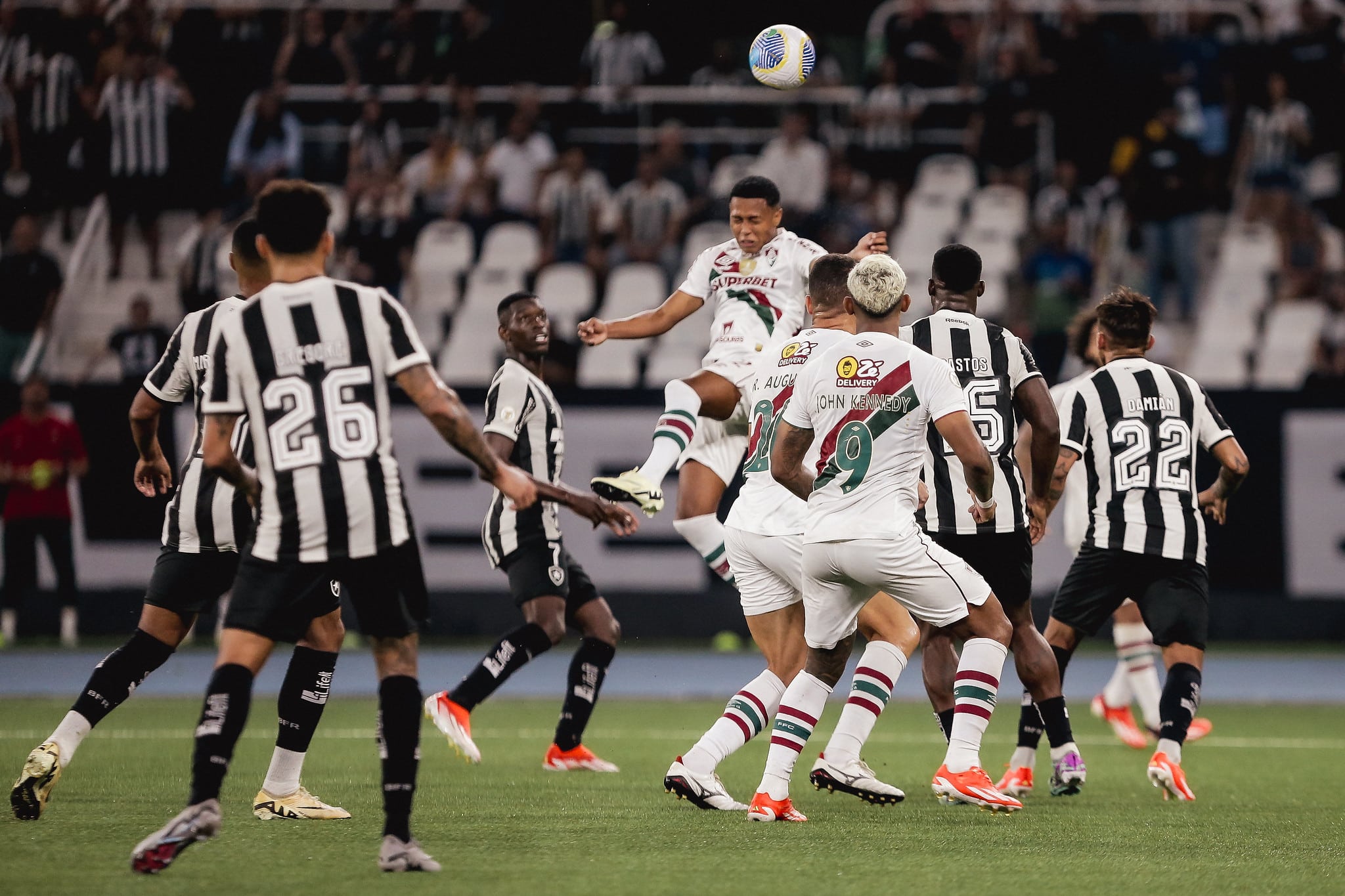 Fluminense sofreu mais um gol de jogo a&eacute;reo contra o Botafogo - Foto: Lucas Mer&ccedil;on/Fluminense FC