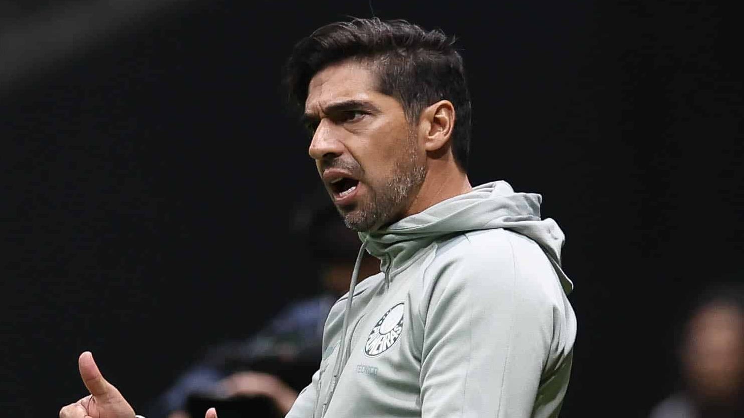 Abel nega m&aacute; rela&ccedil;&atilde;o e prega perd&atilde;o a Dudu no Palmeiras: &lsquo;Que atire a 1&ordf; pedra&rsquo;