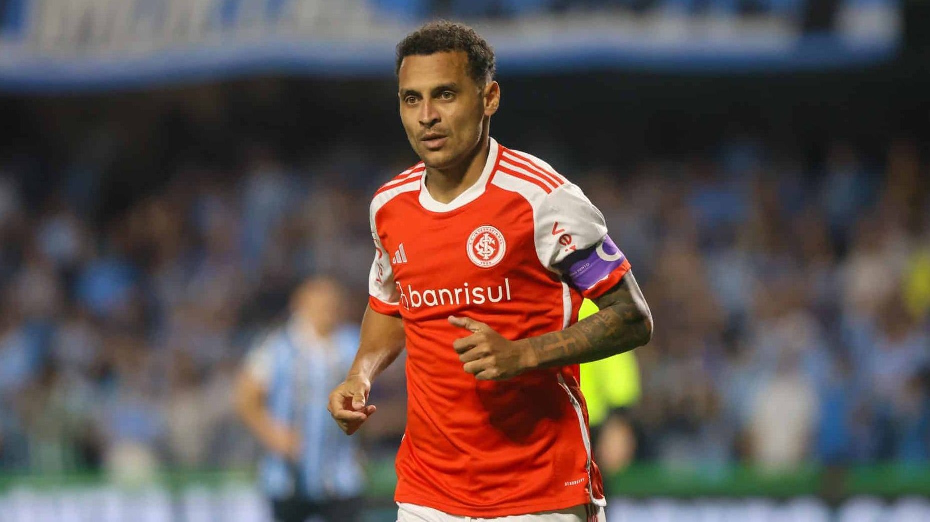 Bastou um toque de Alan Patrick para o Internacional vencer o Gre-Nal e aumentar a crise no Gr&ecirc;mio