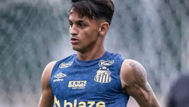 Ap&oacute;s pol&ecirc;mica e multa no Santos, Patati tamb&eacute;m &eacute; escanteado dos treinos