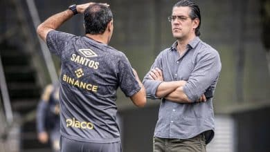 Em menos de 48 horas no Santos, Bracks j&aacute; rescinde com dois jogadores