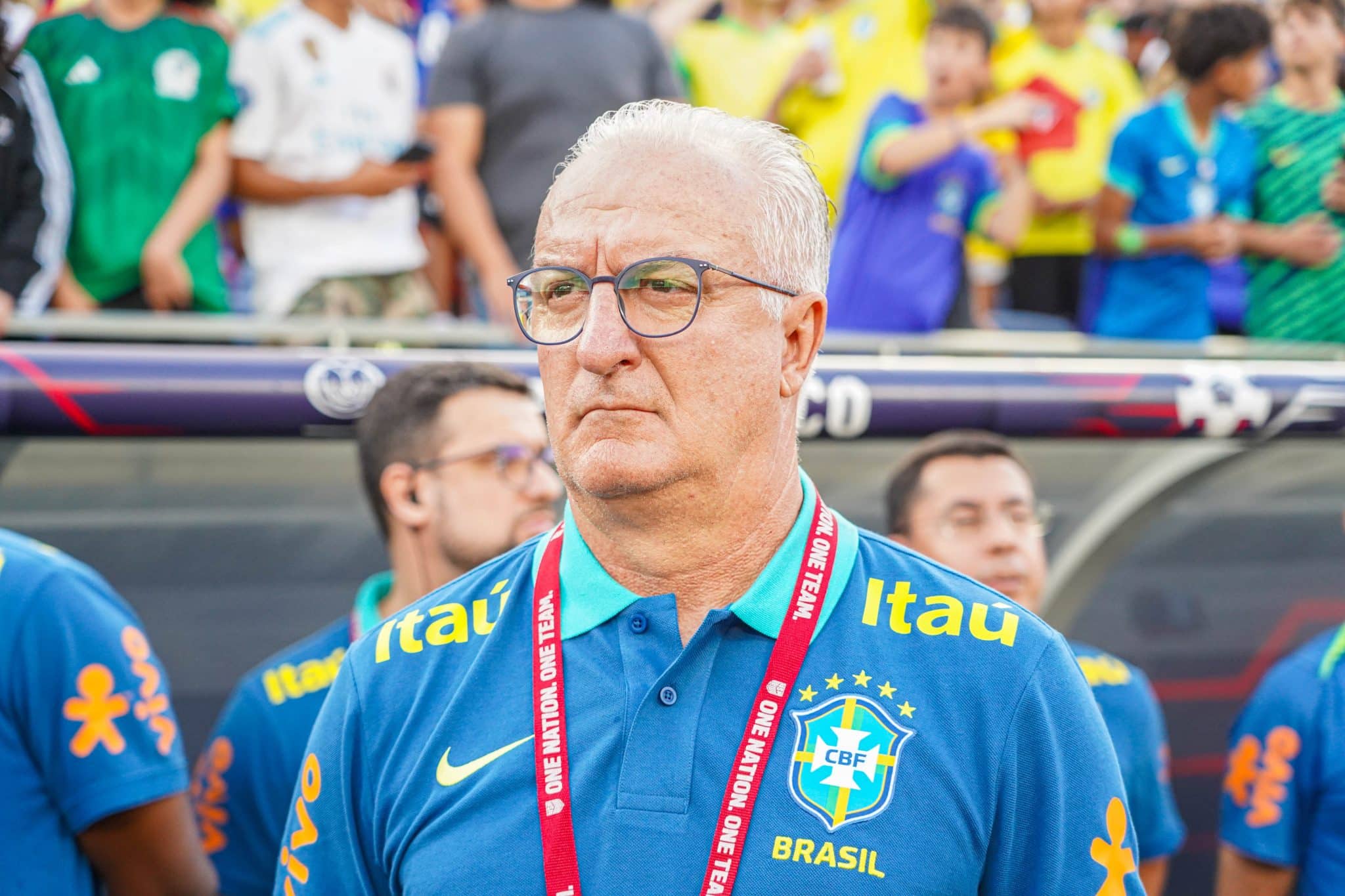 Campe&atilde;o Mundial em 2002 pede apoio &agrave; Dorival e diz que cr&iacute;ticas s&atilde;o &lsquo;irrelevantes&rsquo;