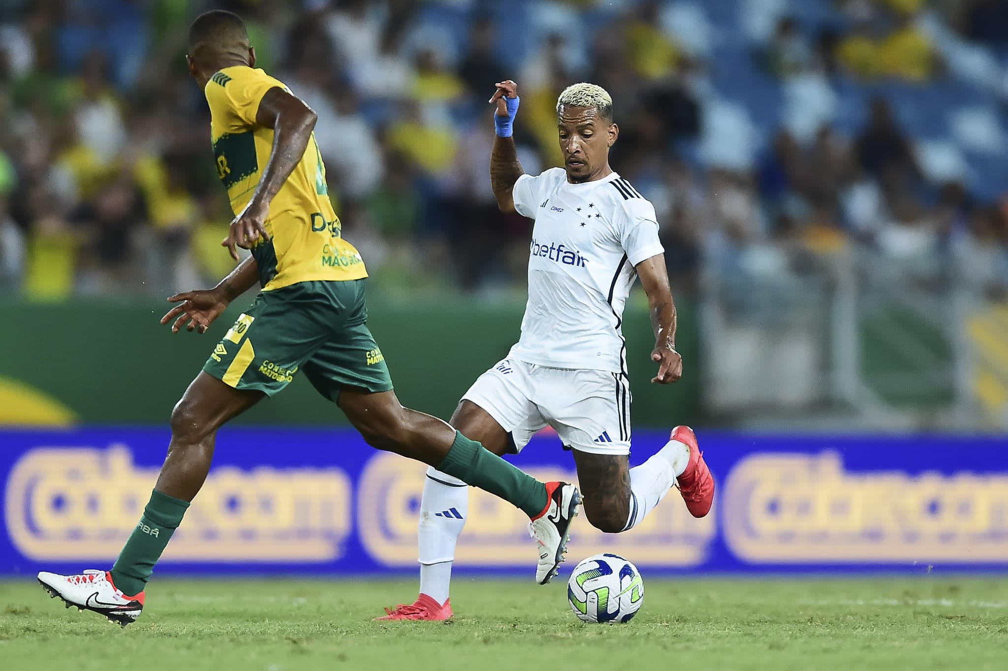 Em 2023, o Cruzeiro enfrentou o Cuiab&aacute; duas vezes, perdendo por 1 a 0 na Arena do Jacar&eacute; e empatando em 0 a 0 na Arena Pantanal