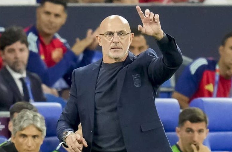 Lateral vence desconfian&ccedil;a e se torna pe&ccedil;a fundamental da Espanha na Euro