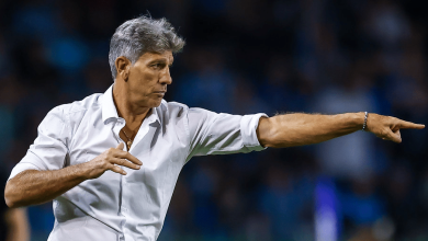 Colocou o cargo &agrave; disposi&ccedil;&atilde;o? Renato revela conversa com dire&ccedil;&atilde;o do Gr&ecirc;mio ap&oacute;s derrota no Gre-Nal