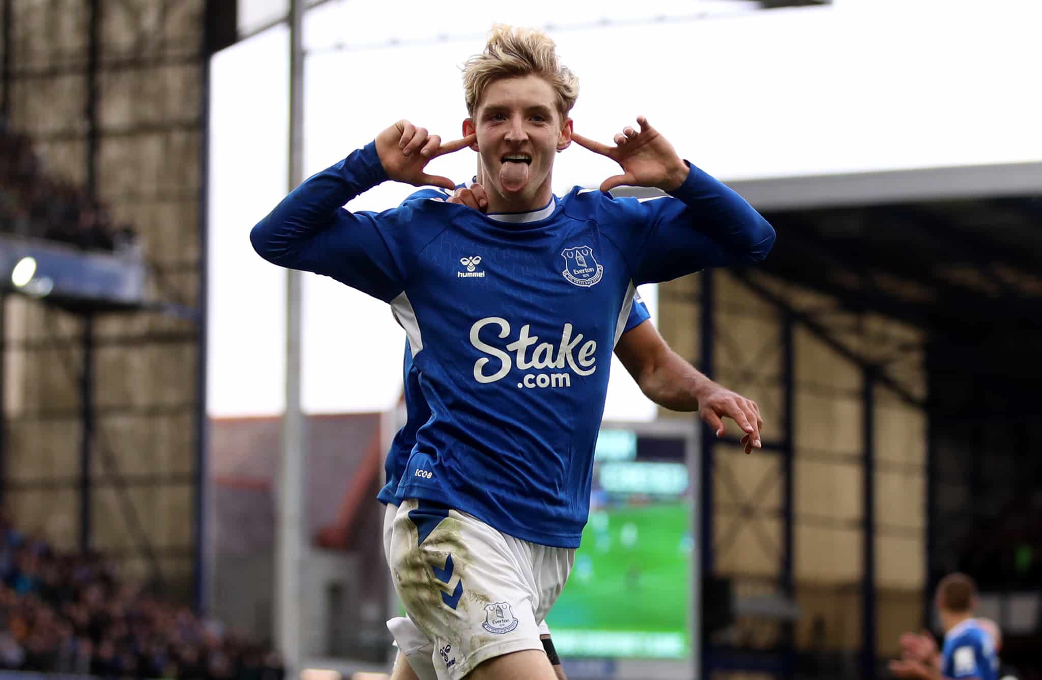 Foto: (IconSport) - Jogador do Everton comemora gol