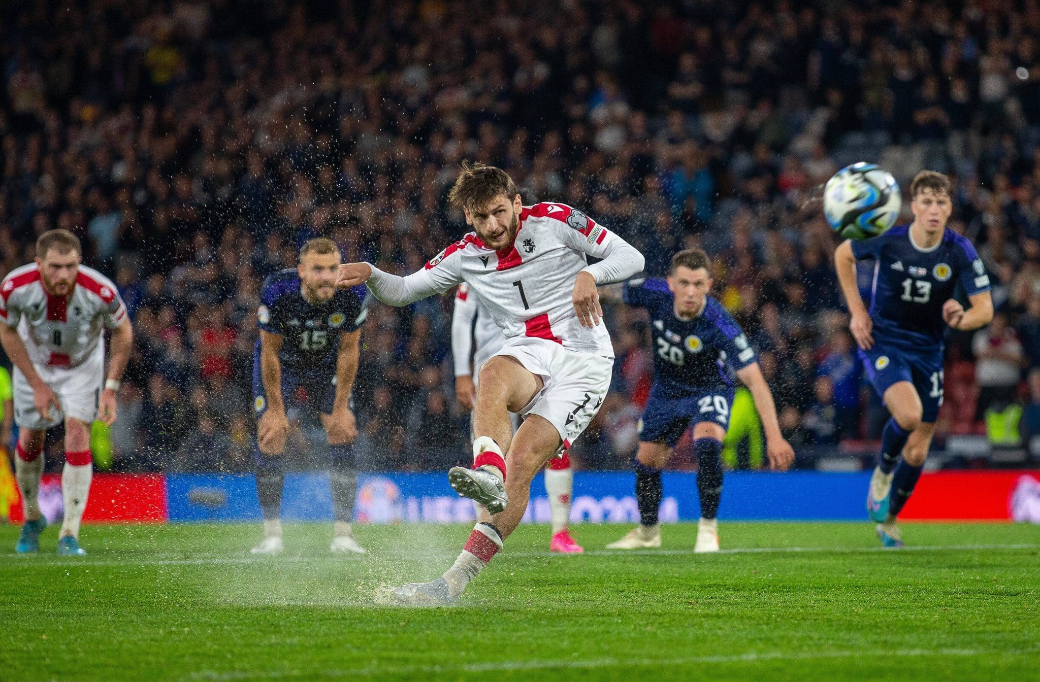 Foto: (IconSport) - Khvicha Kvaratskhelia, da Ge&oacute;rgia