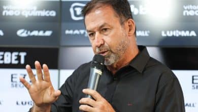 Sem explicar, presidente do Corinthians culpa oposi&ccedil;&atilde;o por sa&iacute;da da Vai de Bet