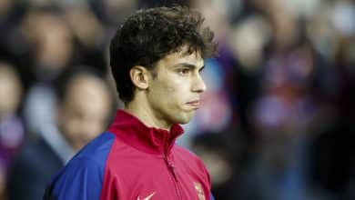 Barcelona anuncia sa&iacute;da de tr&ecirc;s jogadores, mas se arrepende minutos depois