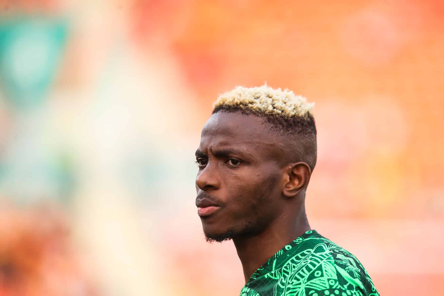 Crise na Nig&eacute;ria! Osimhen faz live para detonar t&eacute;cnico e causa demiss&atilde;o