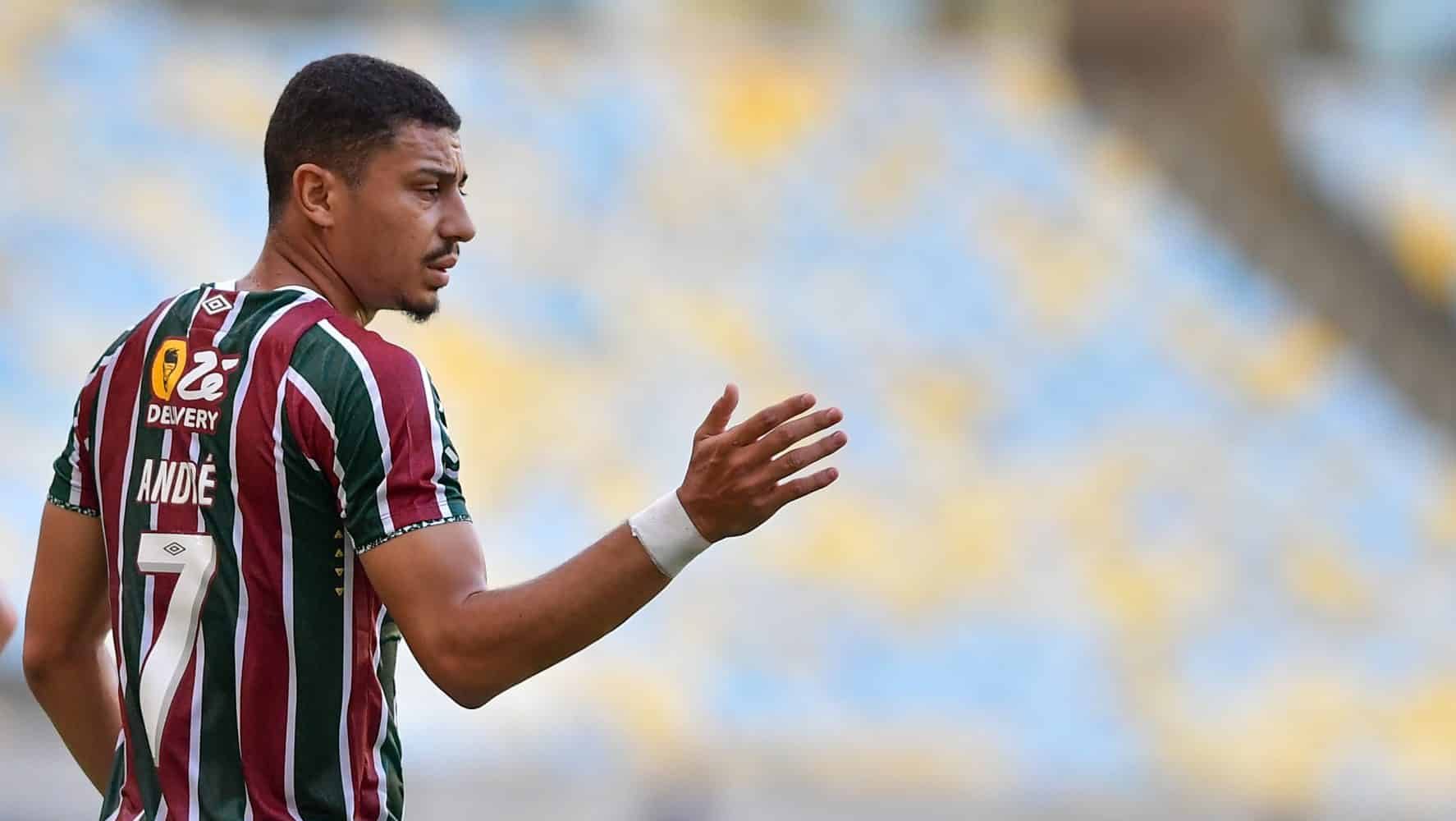 Fluminense aguarda defini&ccedil;&otilde;es do mercado da bola por refor&ccedil;os para o elenco