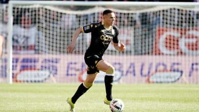 Tottenham faz investida por Vanderson para substituir Emerson Royal