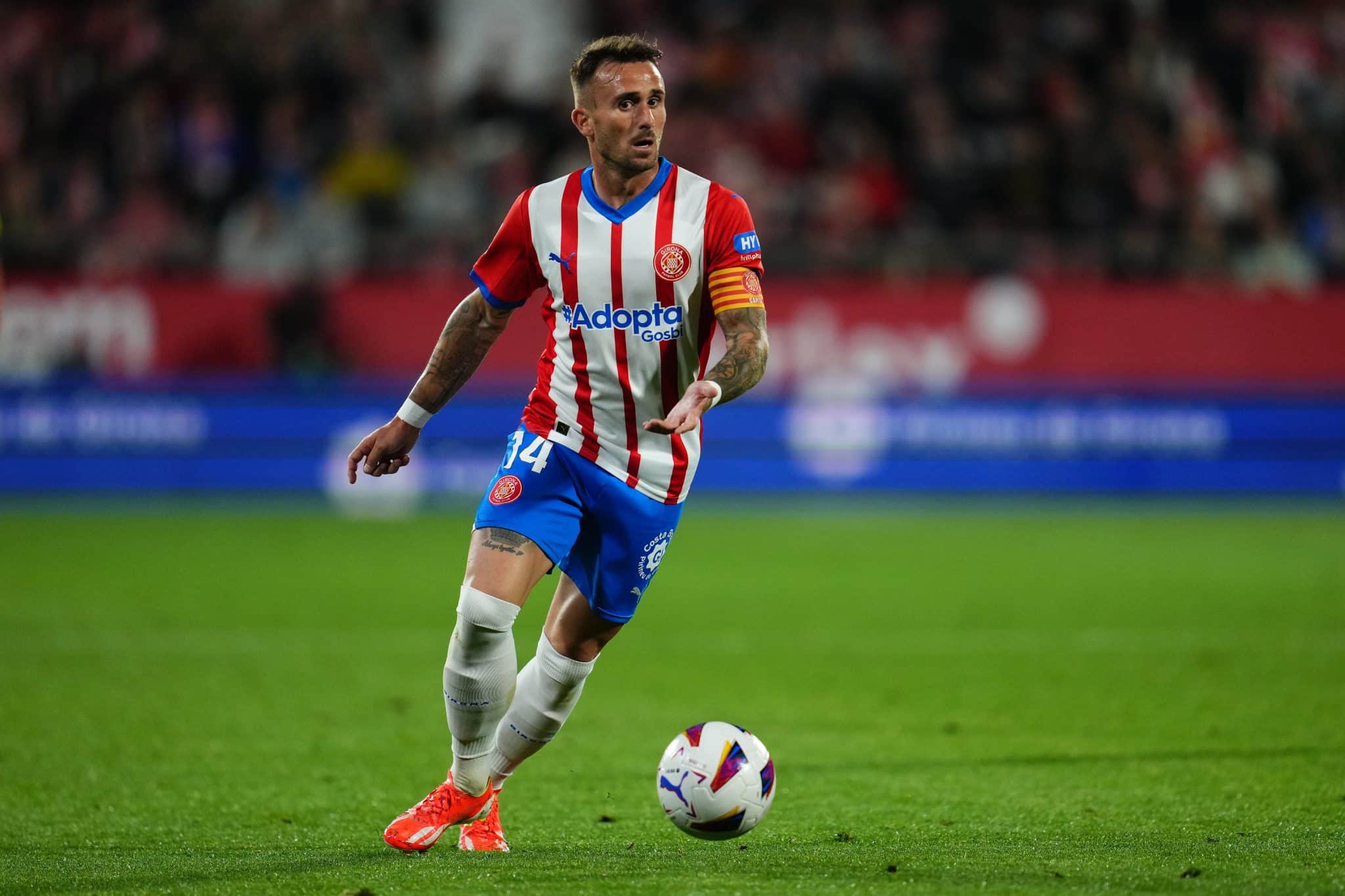 Foto: (IconSport) - Aleix Garc&iacute;a est&aacute; prestes a trocar o Griona pelo Bayer Leverkusen