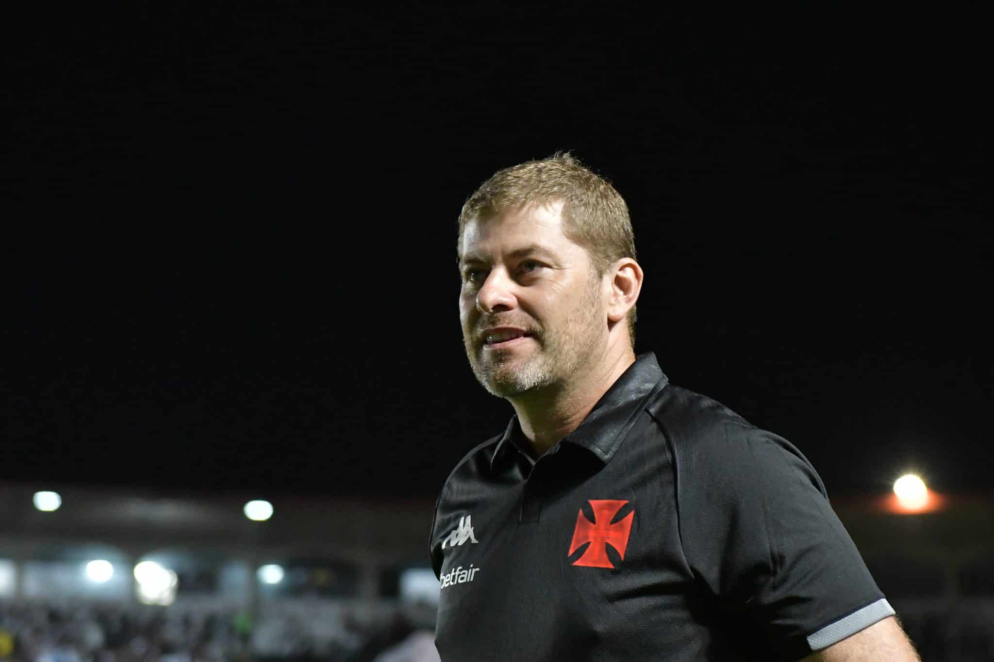 SAF do Vasco j&aacute; passou mais de 80 dias sem t&eacute;cnico efetivado no cargo