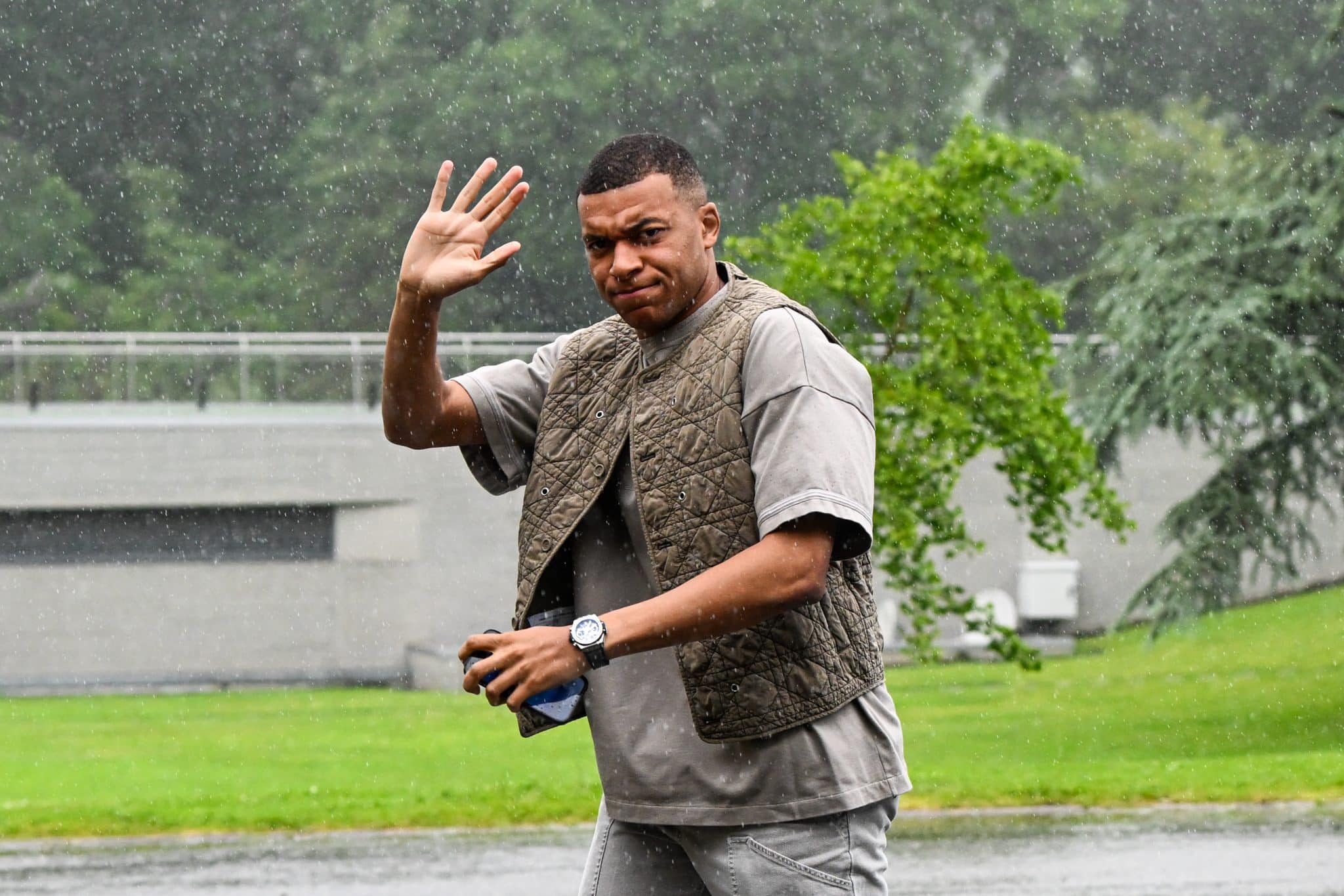 Contra o Barcelona? Veja poss&iacute;vel data de estreia de Mbapp&eacute; no Real Madrid