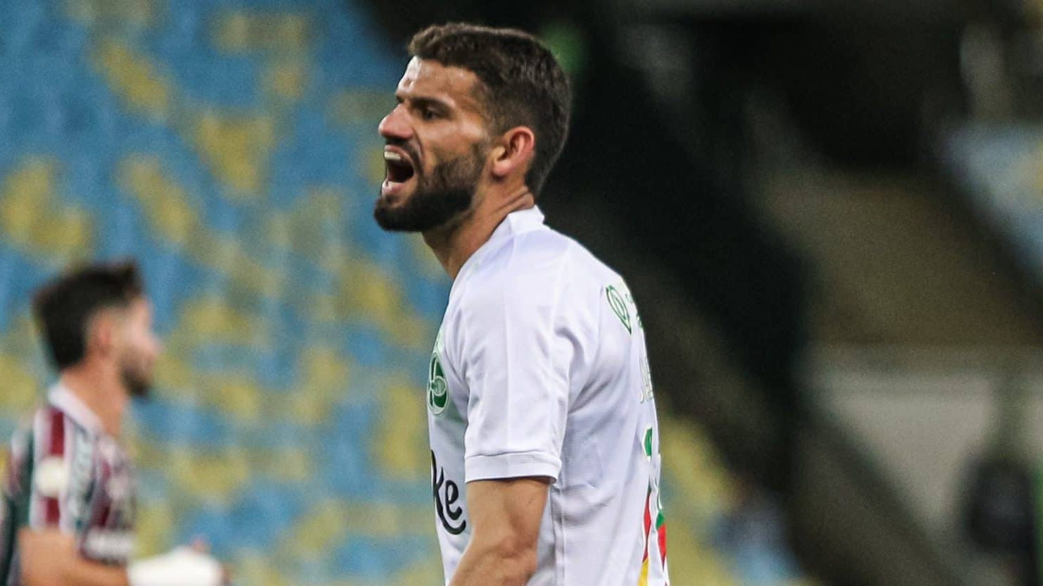 Jadson, her&oacute;i do Juventude, chora e d&aacute; depoimento emocionante sobre enchentes no Sul