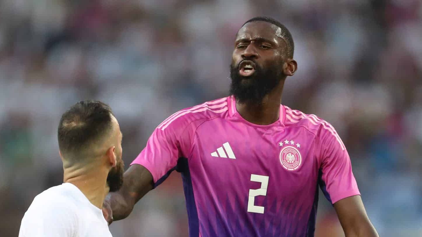 R&uuml;diger se estranha com rival da final da Champions League em treino da Alemanha