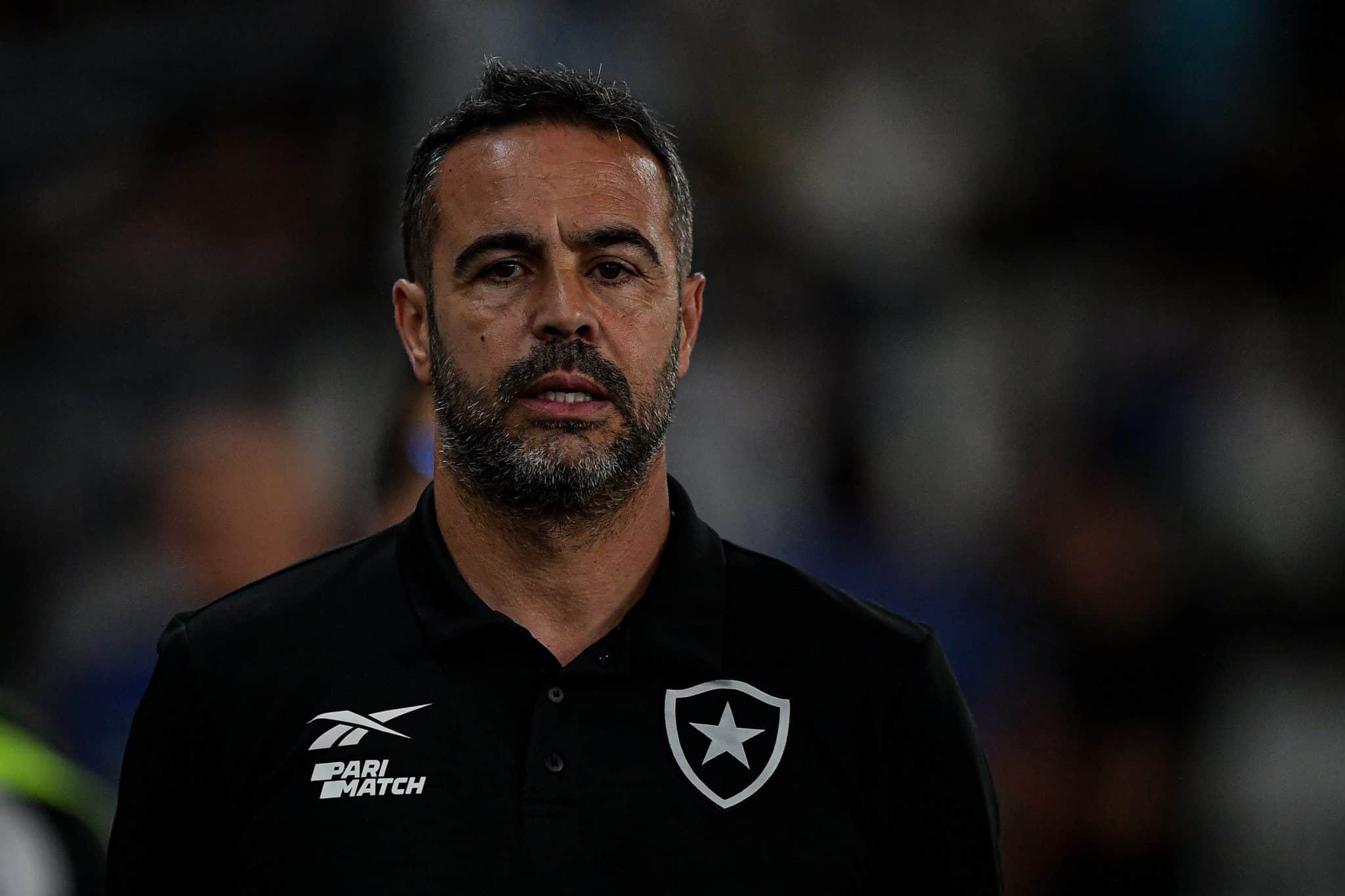 Como &lsquo;desorganiza&ccedil;&atilde;o defensiva&rsquo; de Artur Jorge ajudou o Botafogo a vencer o Fluminense