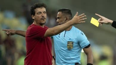 Diniz defende Felipe Melo ap&oacute;s agress&atilde;o: &lsquo;Tenta defender o Fluminense&rsquo;