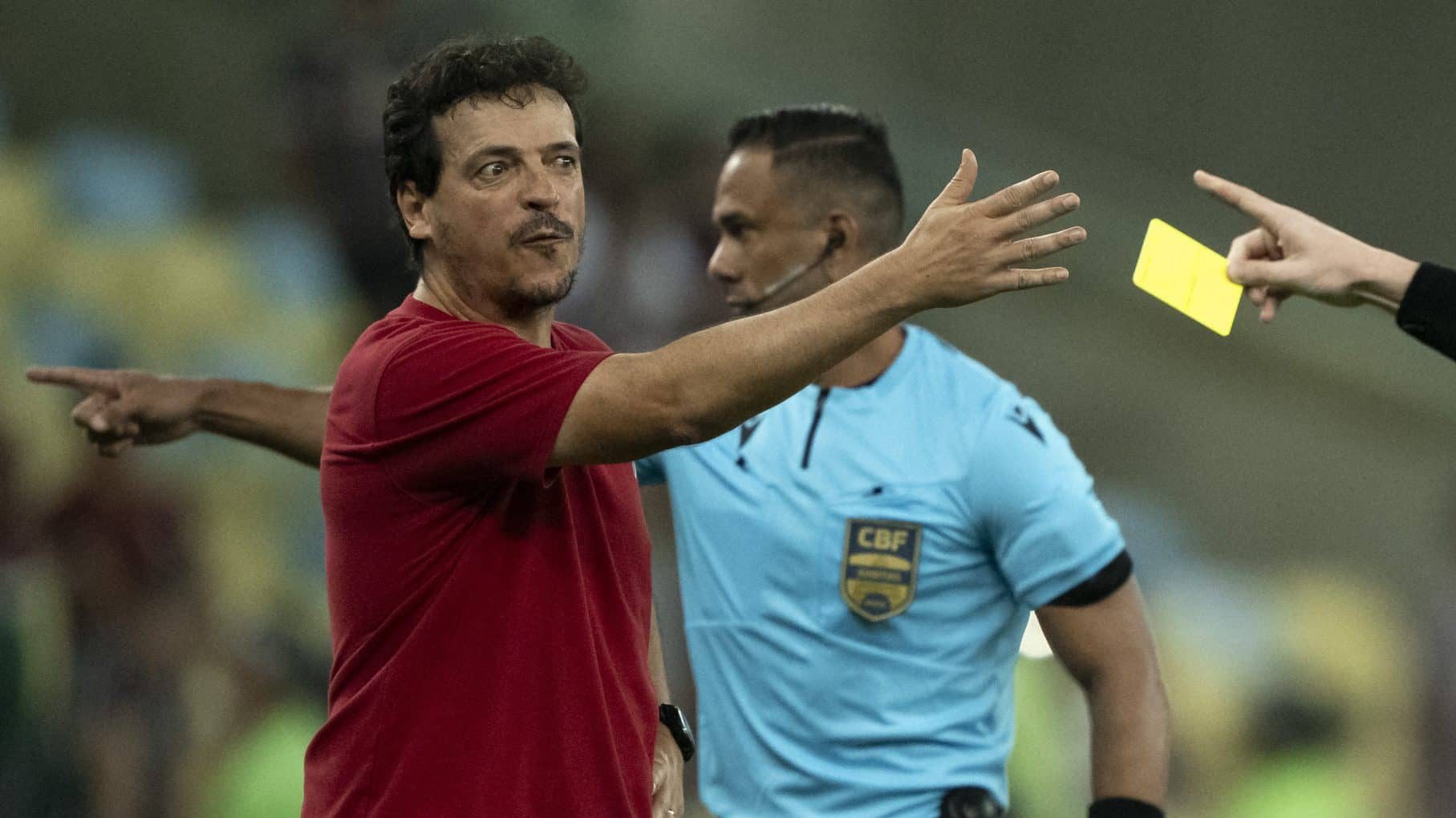 Diniz defende Felipe Melo ap&oacute;s agress&atilde;o: &lsquo;Tenta defender o Fluminense&rsquo;